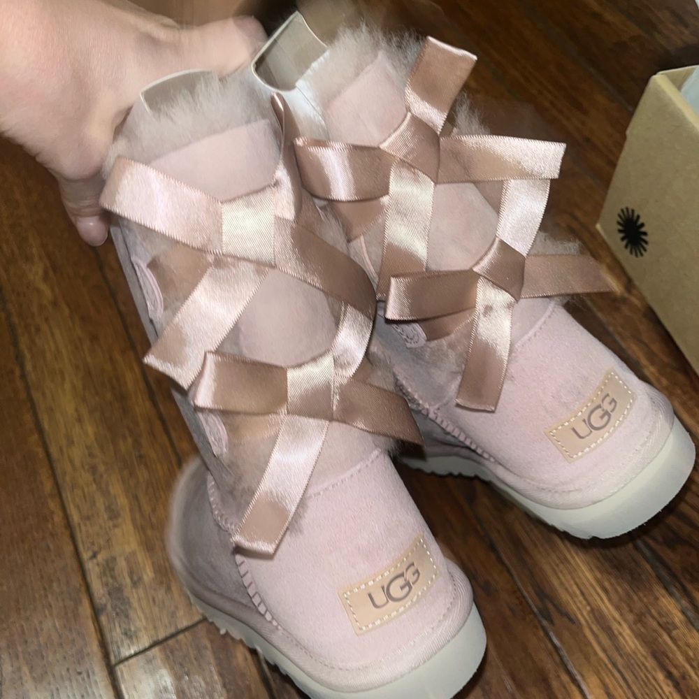 BRAND NEW BAILEY BOW UGGS